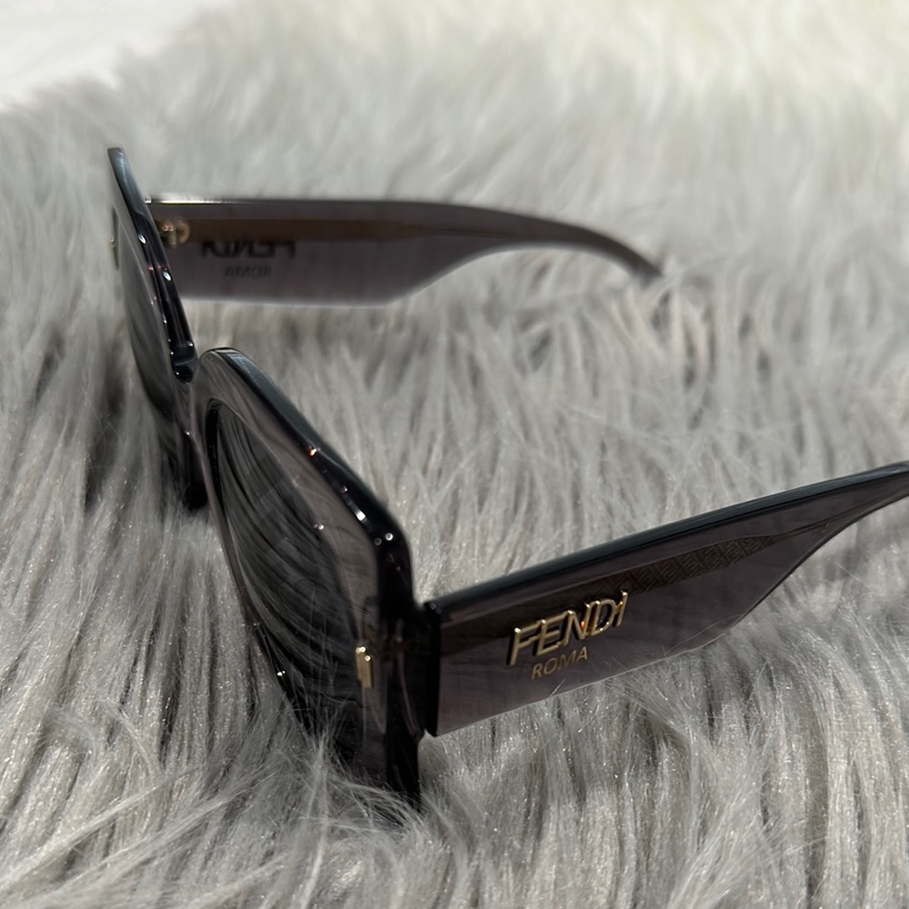 Fendi Black Oversized Cat-Eye Glasses - Picture 5 of 11